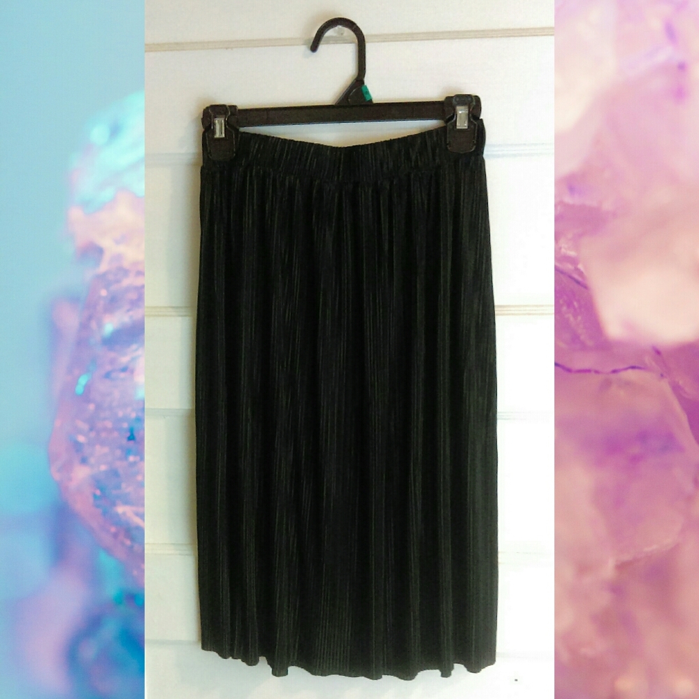 Pleated Satin Black Midi Skirt
